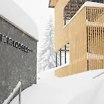 Arlberg Lodge *